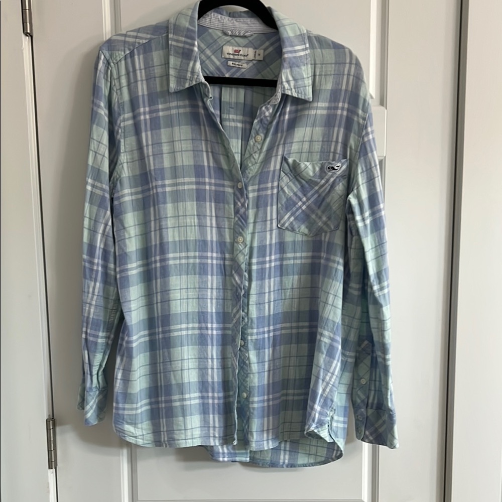 Vineyard Vines button down shirt